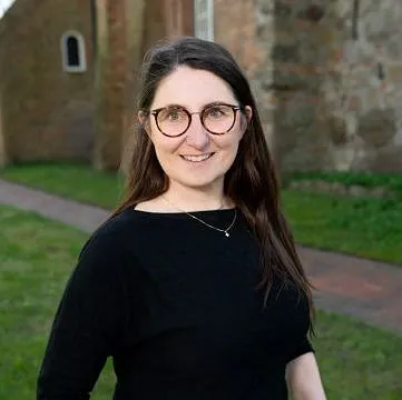 Pastorin Adela Jártimová. Pastorin der Kirchengemeinde Schwartau