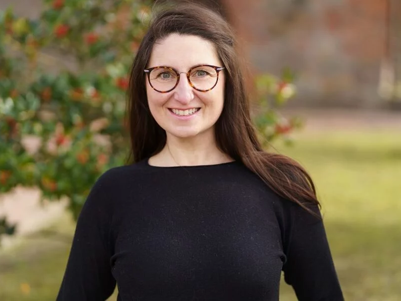 Pastorin Adela Jártimová. Pastorin der Kirchengemeinde Schwartau