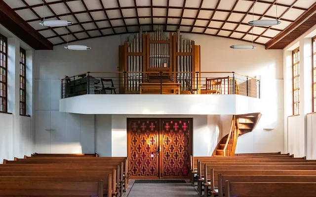 Die Friedhofskapelle Rensefeld innen