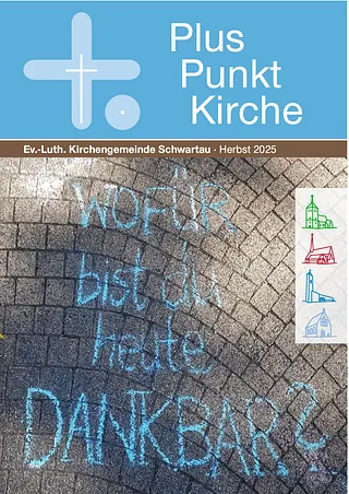 Titelblatt des Gemeindebriefs PlusPunktKirche. Pflastersteine mit Beschriftung "Wofür bist du heute Dankbar?"