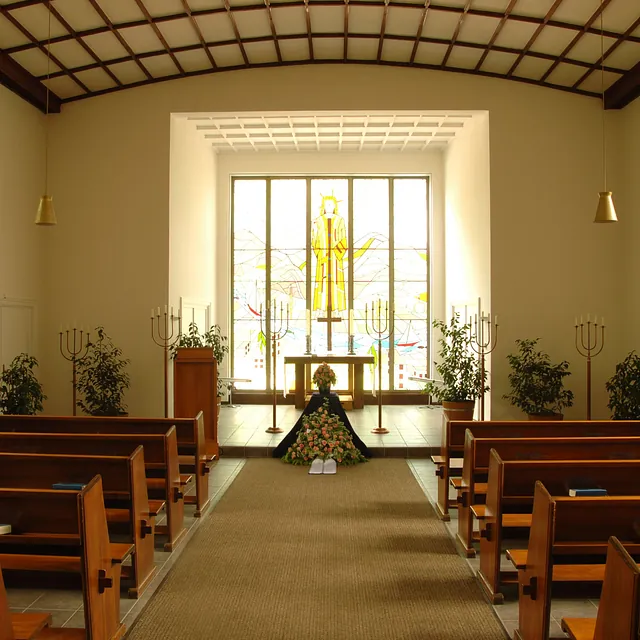 Innansicht der Friedhofskapelle auf dem Rensefelder Friedhof in Bad Schwartau