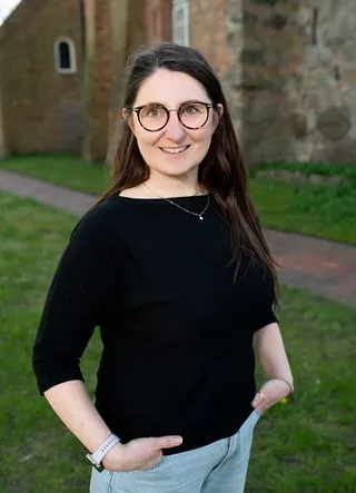 Pastorin Adela Jártimová. Pastorin der Kirchengemeinde Schwartau
